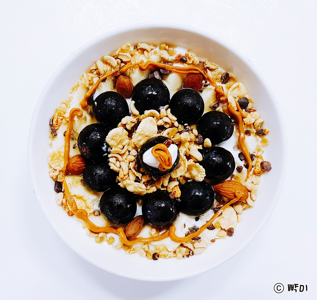 포도-바나나-그래놀라-요거트볼-다이어트-레시피