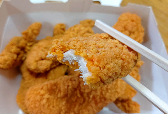 바삭바삭한 치킨텐더 BHC 빠텐더