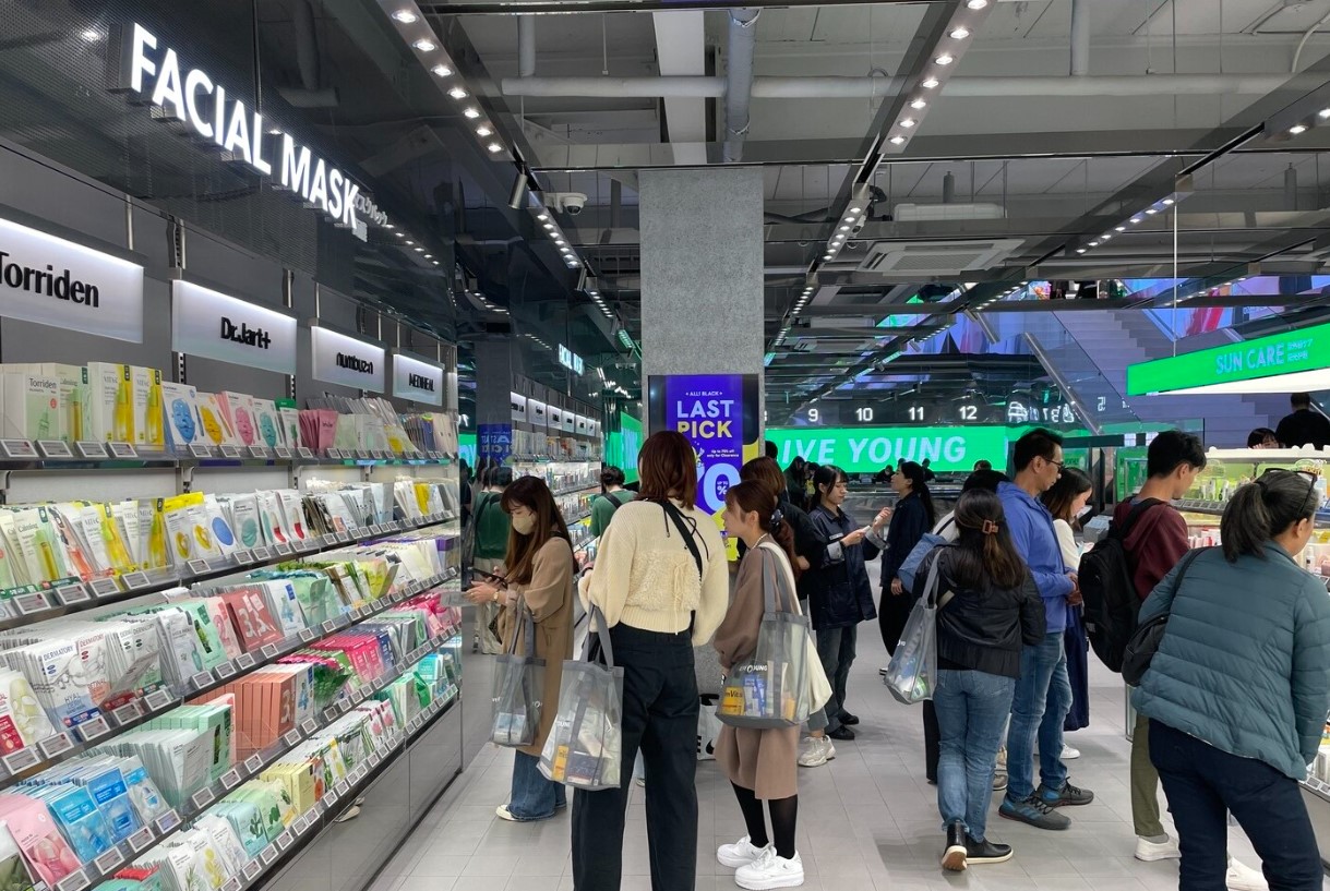 올리브영 명동타운 내부