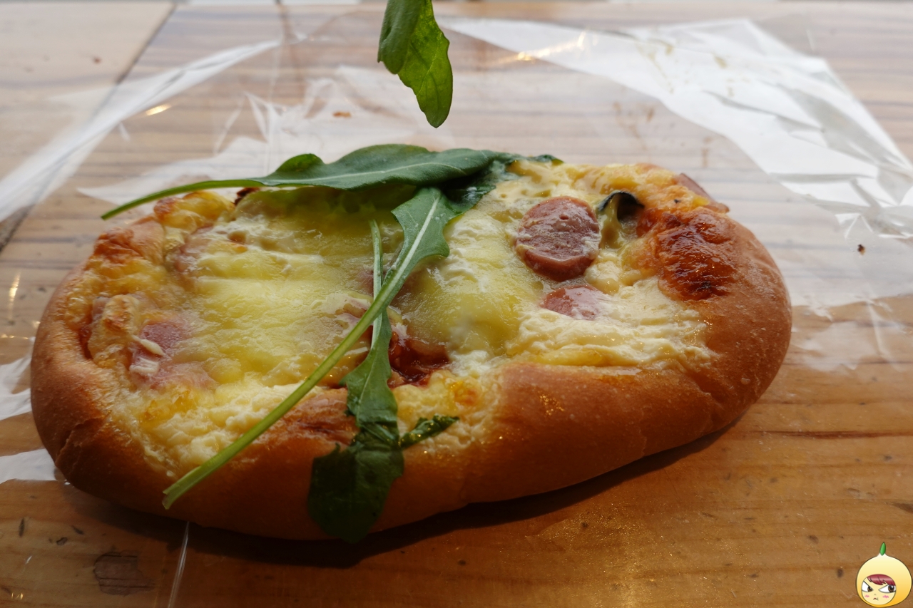 루꼴라가 없으면 두툼하고 평범한 낙엽피자빵