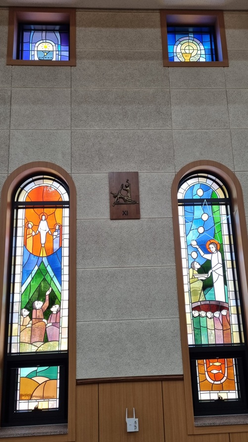 목포 연산동성당 내부 스테인드글라스, 십자가의 길 사진