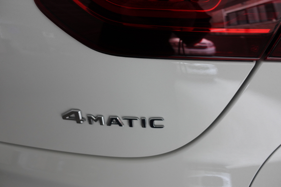 GLC 300e 쿠페 외부디자인 4matic