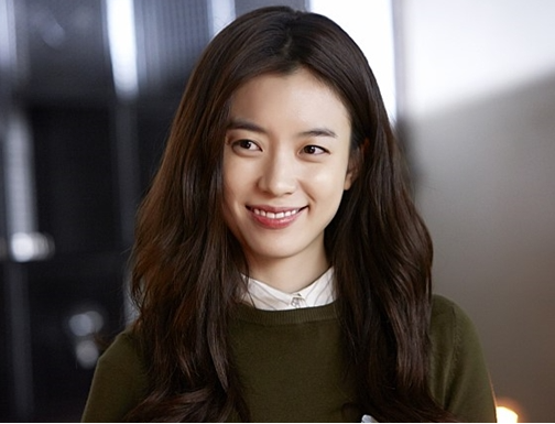 영화 속 여주인공이 웃고 있는 모습