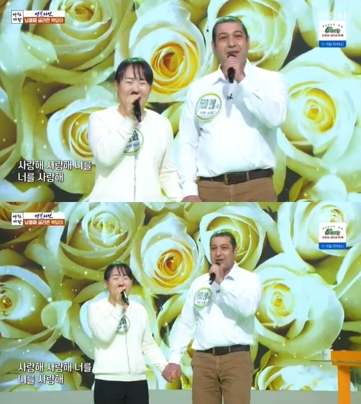 &#39;아침마당&#39; 카리미 안왈&#44; 현정화 부부가 노래 실력을 뽐냈다. [사진=KBS]