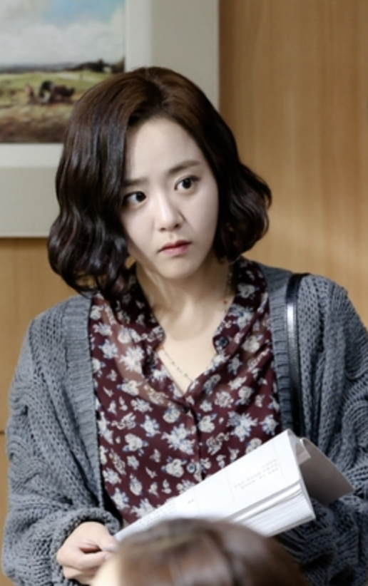 어린 나이에 데뷔해 국민 여동생으로 사랑받던 문근영 드라마 &lsquo;마을 - 아치아라의 비밀&amp;#39; 장면