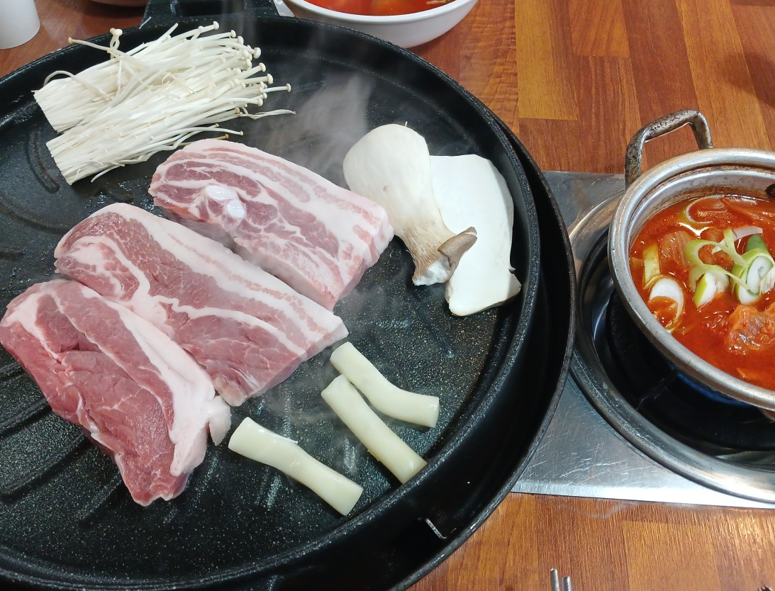 생생정보 삼겹살 고기집 권반장구이앤샤브샤브