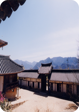 운조루의 누마루 솟을대문 이미지 출처: 운조루 홈페이지