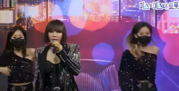 가수-윤시내-사진