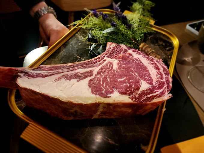 용산 한남동 고기깡패 '군몽'