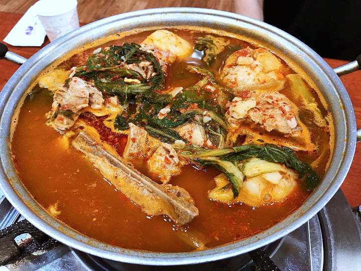 고양 행주산성 가게 메기 매운탕 힘이 솟는 한 그릇 30년 전통 노포 유림가든 맛집 추천
