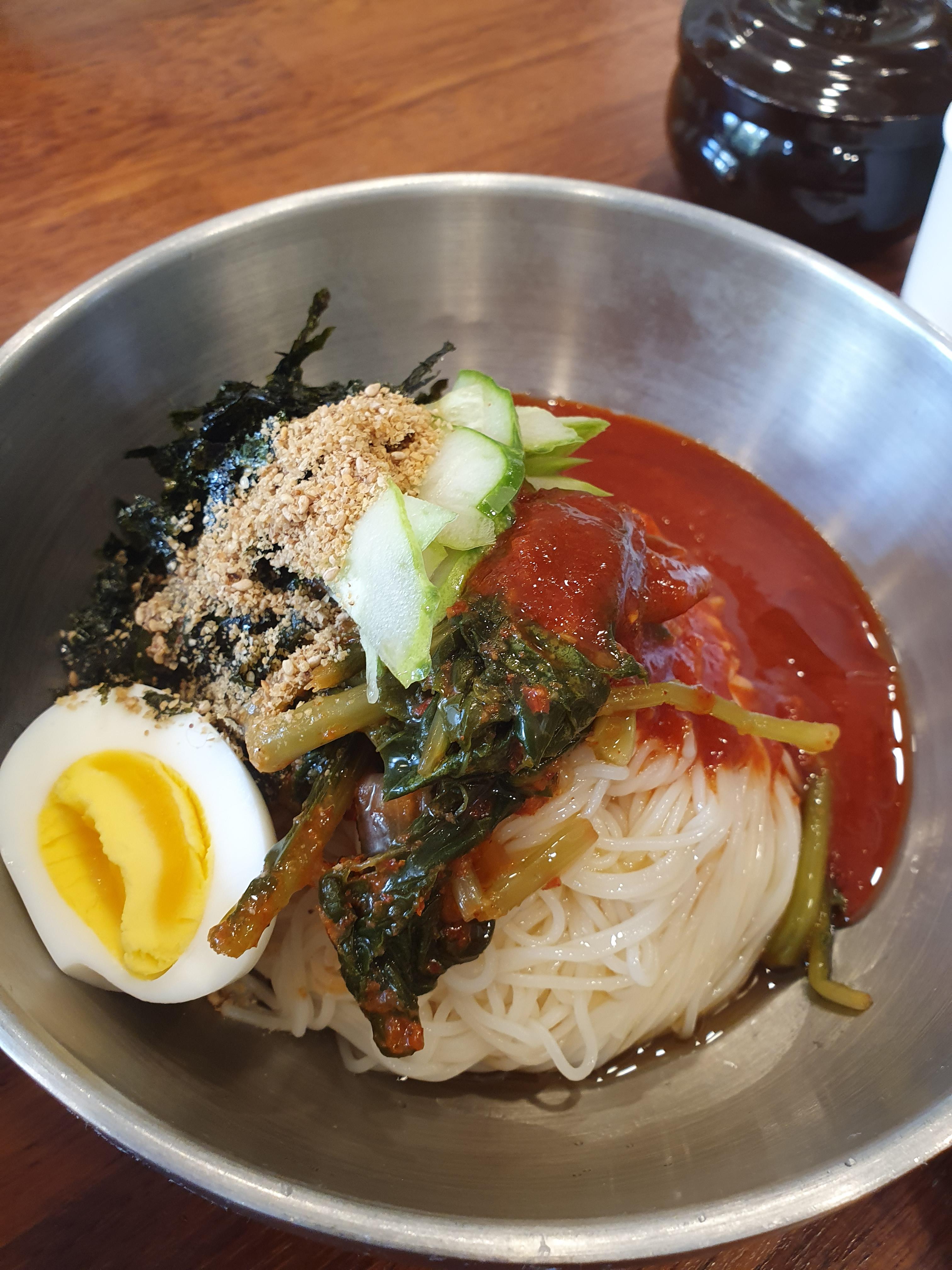 적당히 새콤, 적당히 달콤해서 맛이좋고, 들어간 반숙계란이 신선해서 맘에 쏙듬!