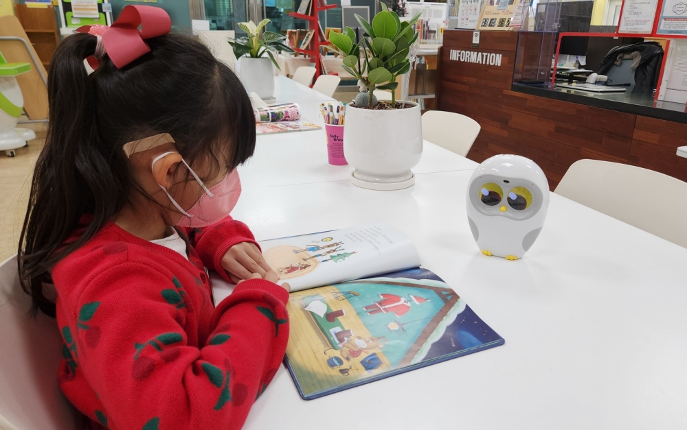 책 읽어주는 AI 로봇 '리딩봇'