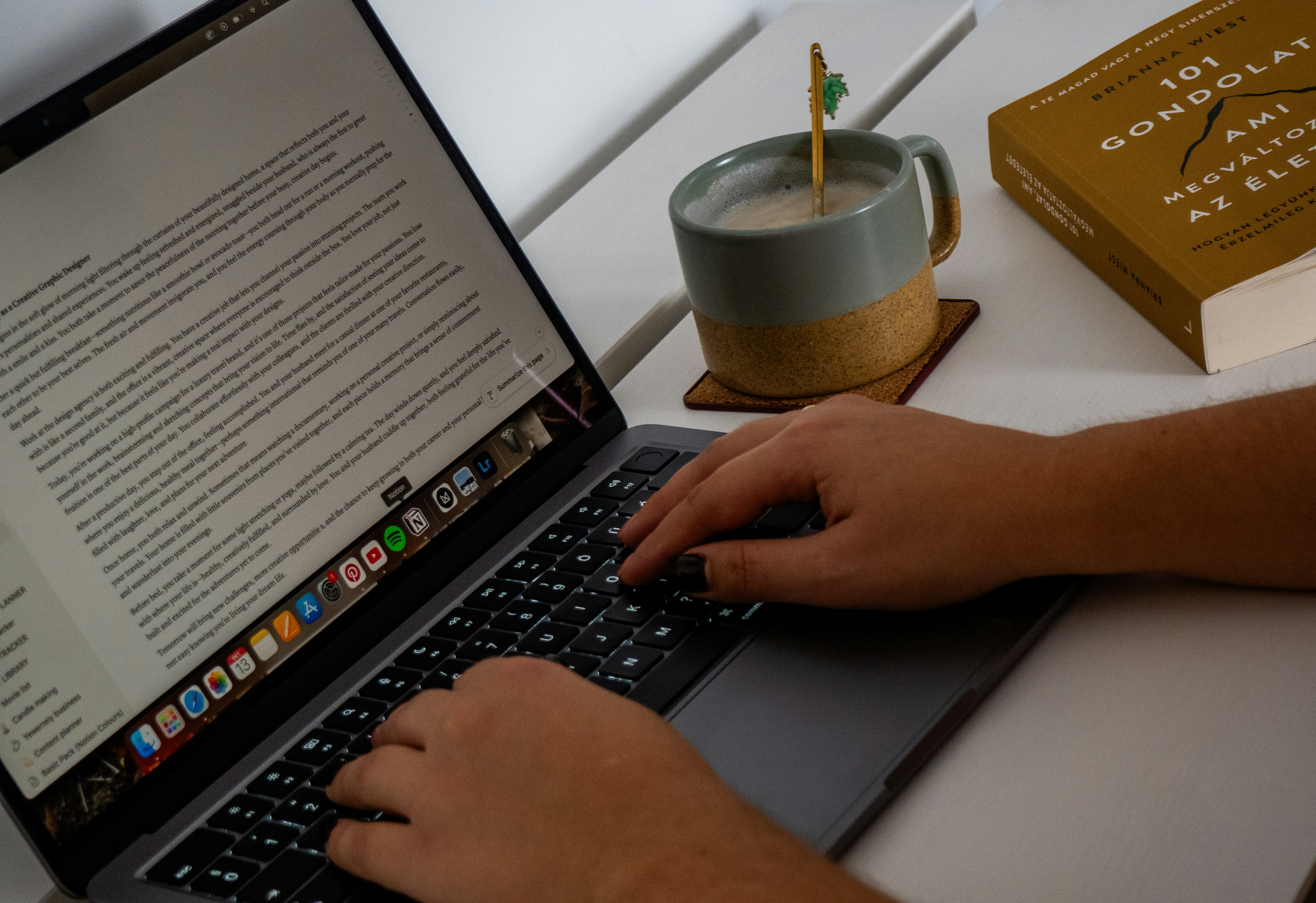 글을 검토하고 피드백을 받는 모습