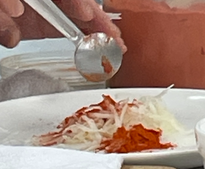 한식조리기능사 실기시험 준비 - 더덕생채 - 더덕에 고춧가루 물 들이기