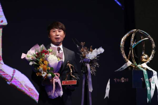 김기동 감독상: 4월 이달의 감독상 수상! FC서울 선두 질주와 역대급 대기록 분석