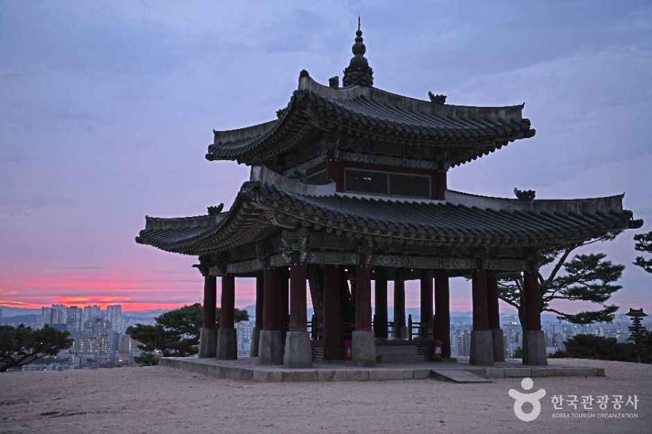 팔달산 서장대 일출 모습