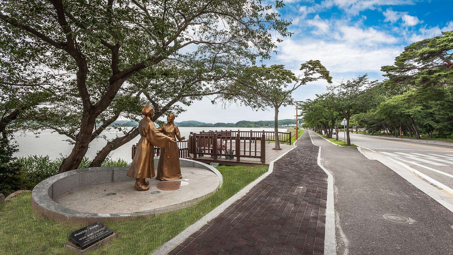 강릉 사근진 해변 유채꽃밭