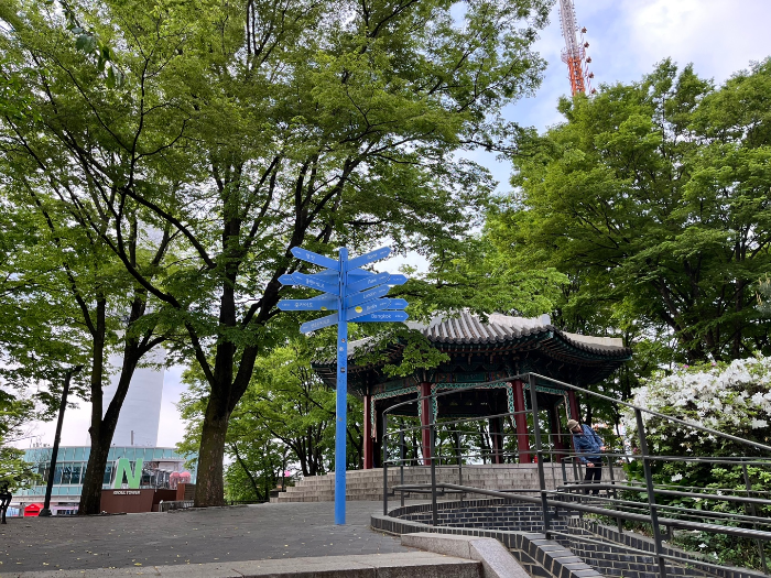 남산타워 트레이드 마크 팔각정의 모습