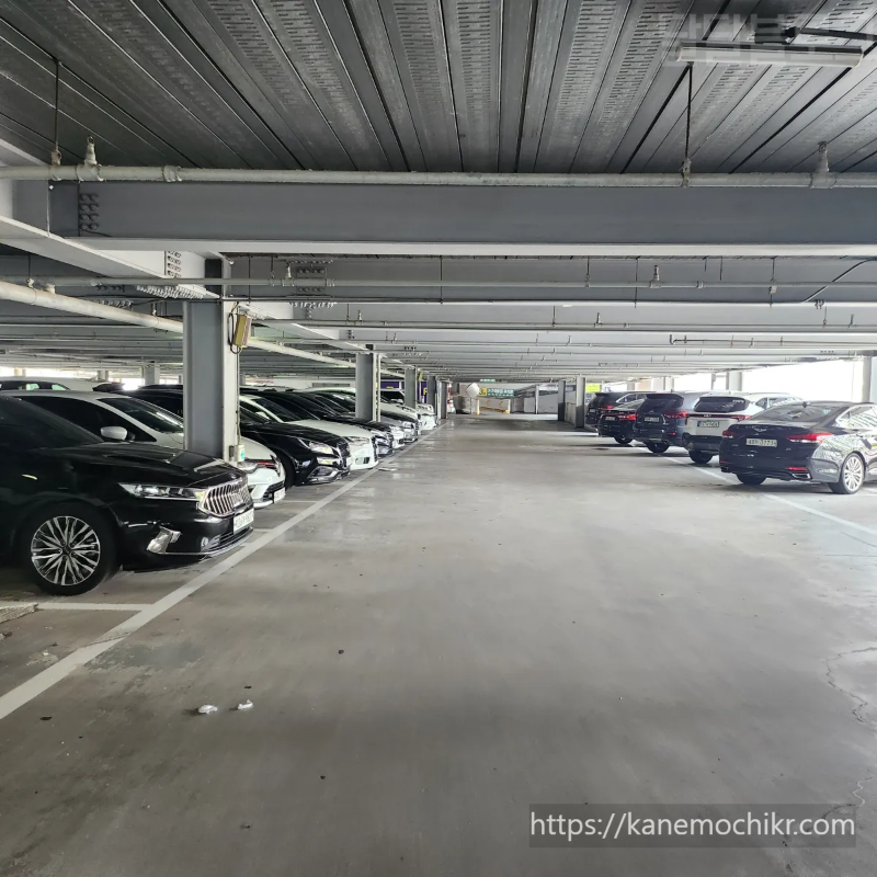 플레이월드-키즈카페-주차장