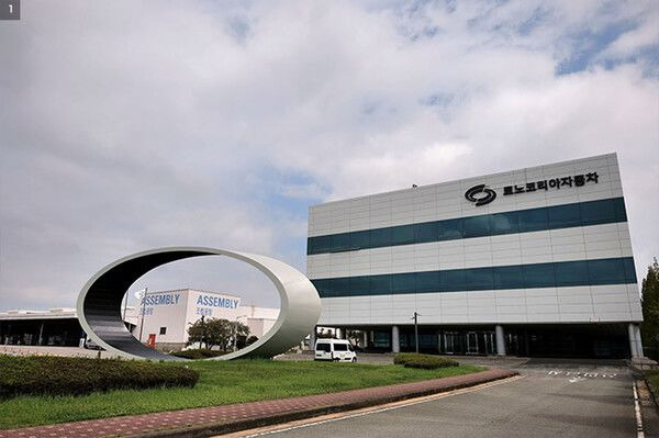 르노 QM6 급발진 의심 영상 논란... "발 뗐는데 부아앙!" 르노코리아 대응에 차주들 '분노'