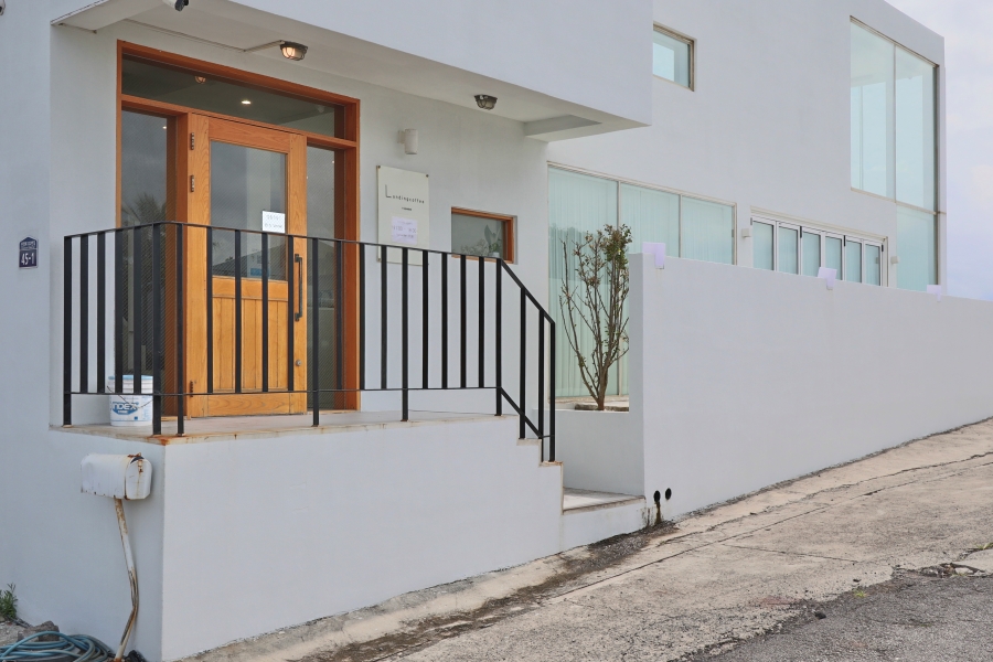 랜딩카페 건물 외관 및 입구사진