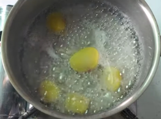 한국의 떡 종류 잣구리-밤 삶기