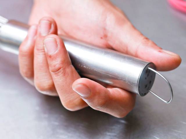 손에 밴 양파냄새 없애는법