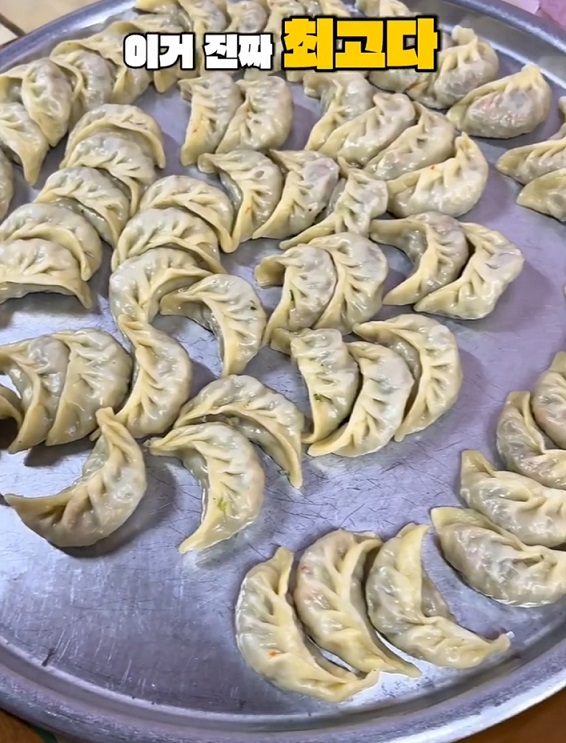 부산-기장-만두-양대산맥-60년-전설의-군만두-제일분식