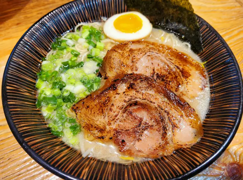 니고라멘-돈코츠라멘