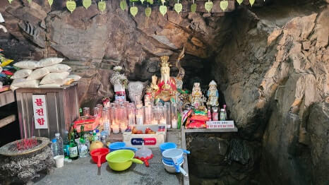 부여 미암사 : 세계 최대 금동 와불상 내부 탐방과 쌀바위 전설 불상 속으로 들어가는 이색 경험