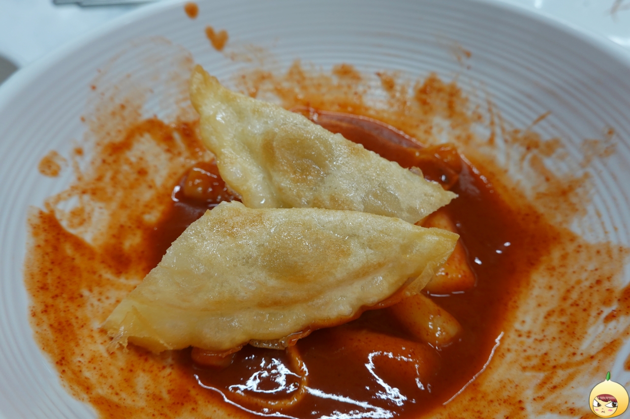 떡볶이에 야끼만두는 필수