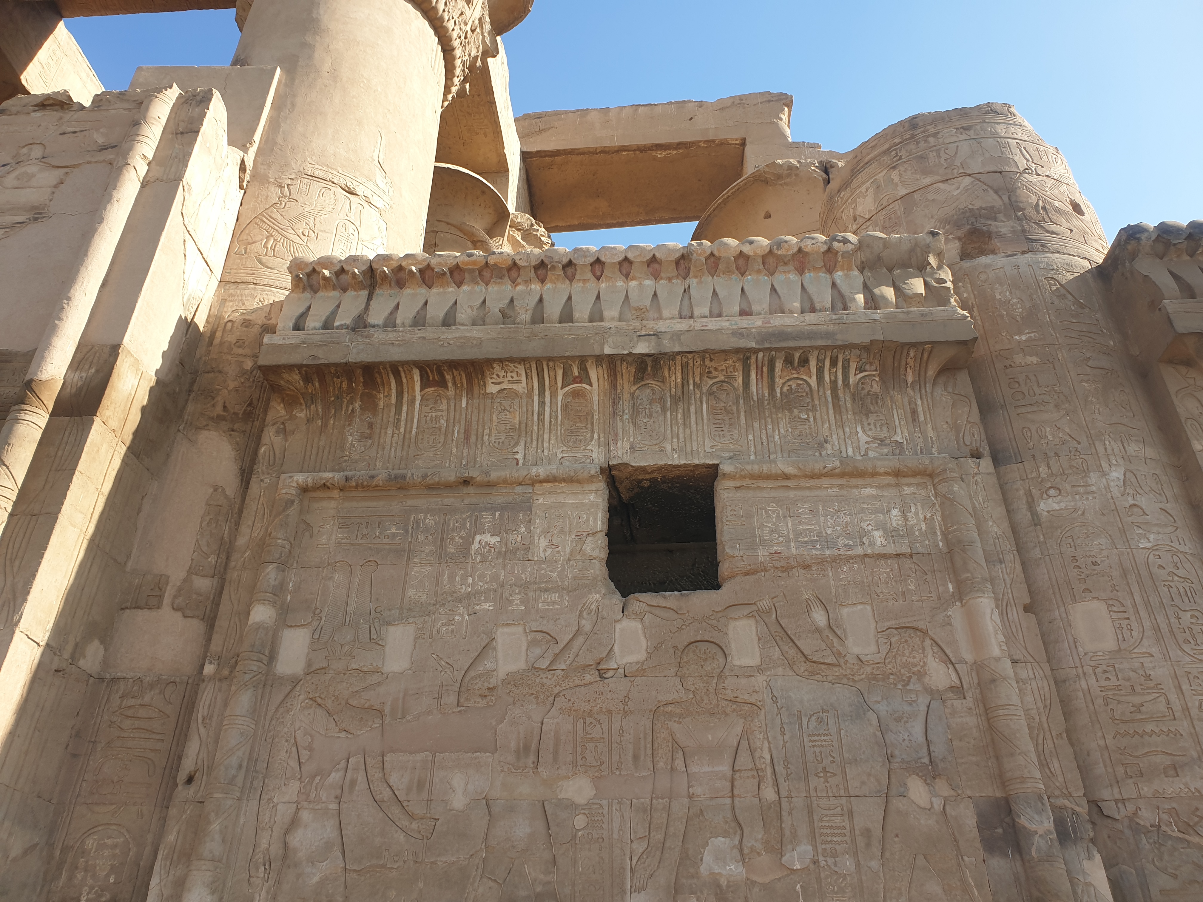 에드푸 신전내 조각들