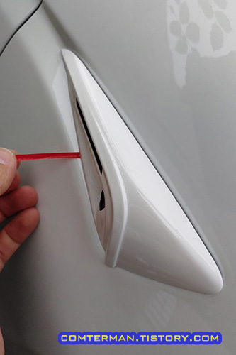 테슬라 모델3 하이랜드 사이드 카메라 커버 부착 양면테이프