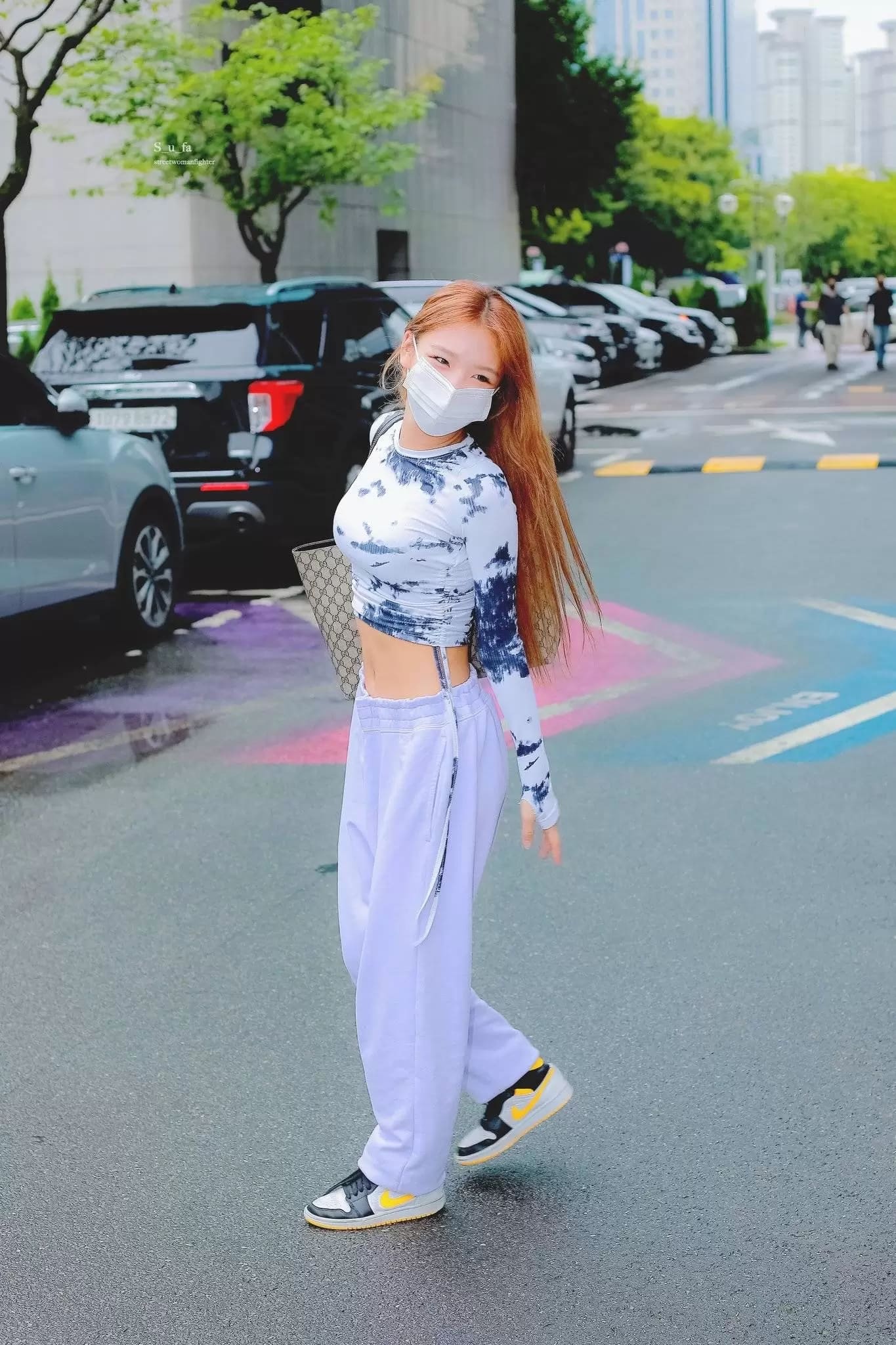 출근하고있는-엠마