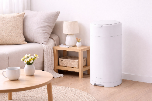 집 거실에 매직캔 놓아둔 사진