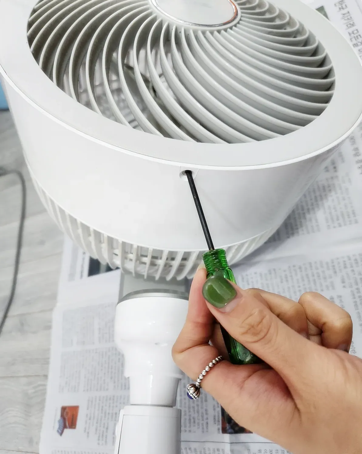 신일써큘레이터-아래-나사-돌리기