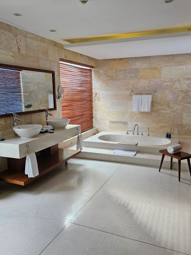 리비에라 리조트 비치프론트 풀빌라 욕실 모습