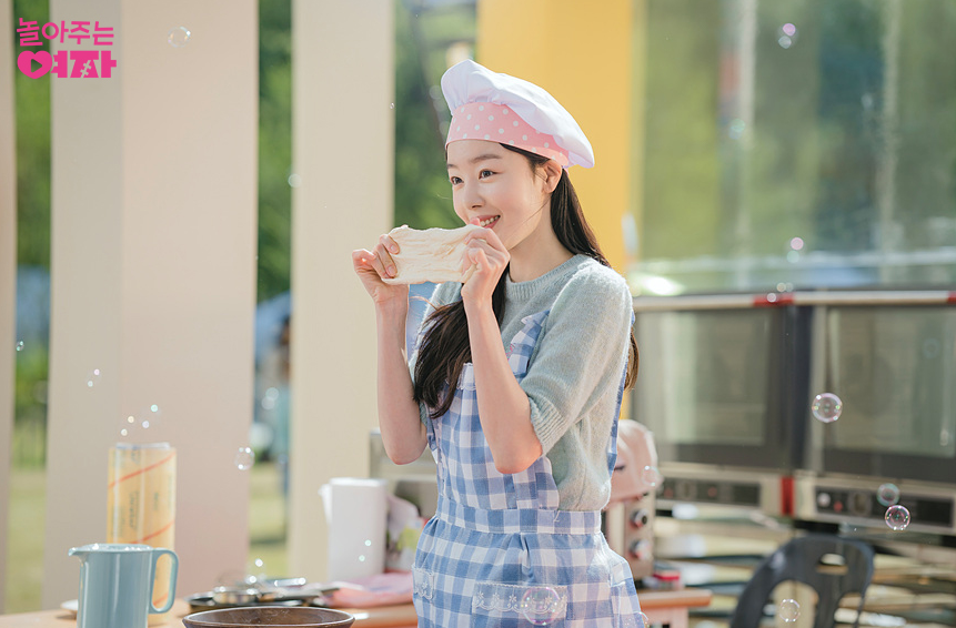 놀아주는 여자 줄거리