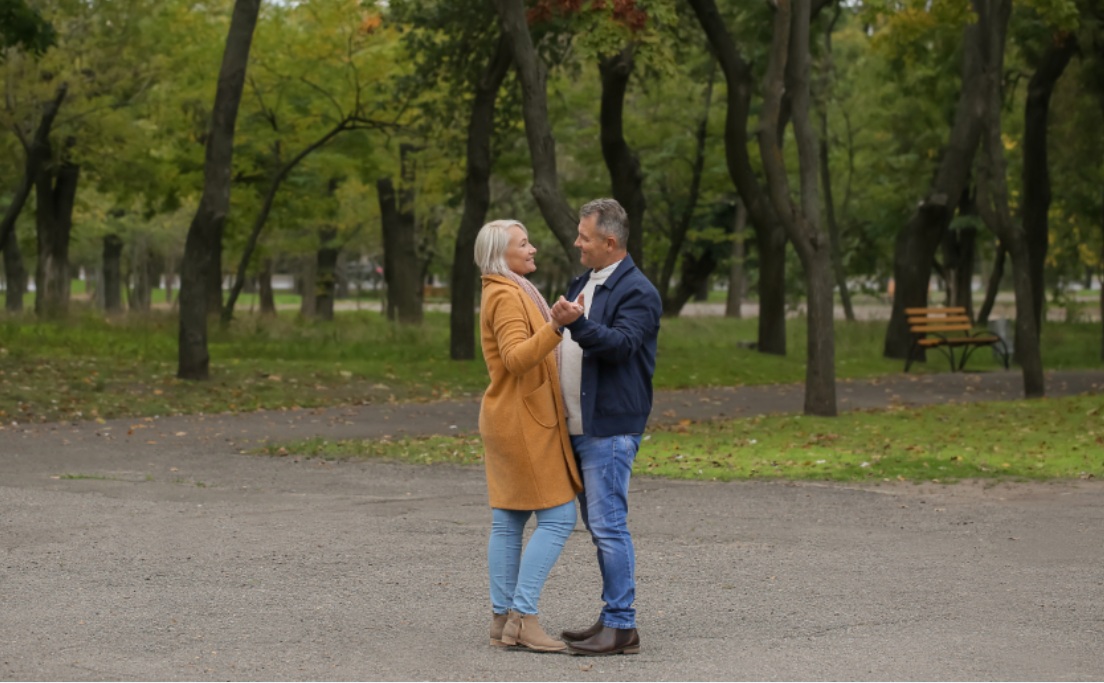 6070 배우자와 더 행복해지는 법: 황혼의 로맨스를 꽃피우는 비결