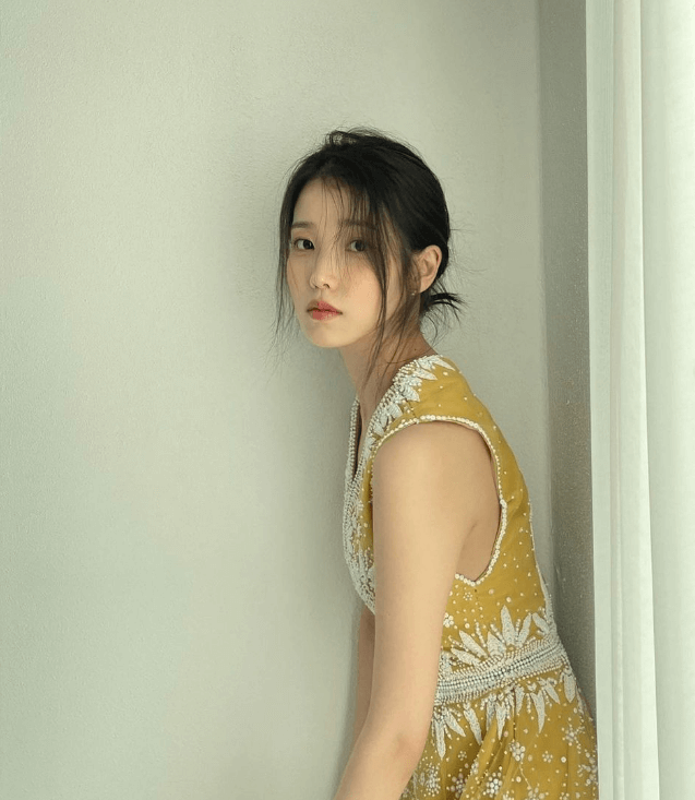 아이유 미디어아트 전시 컨셉사진