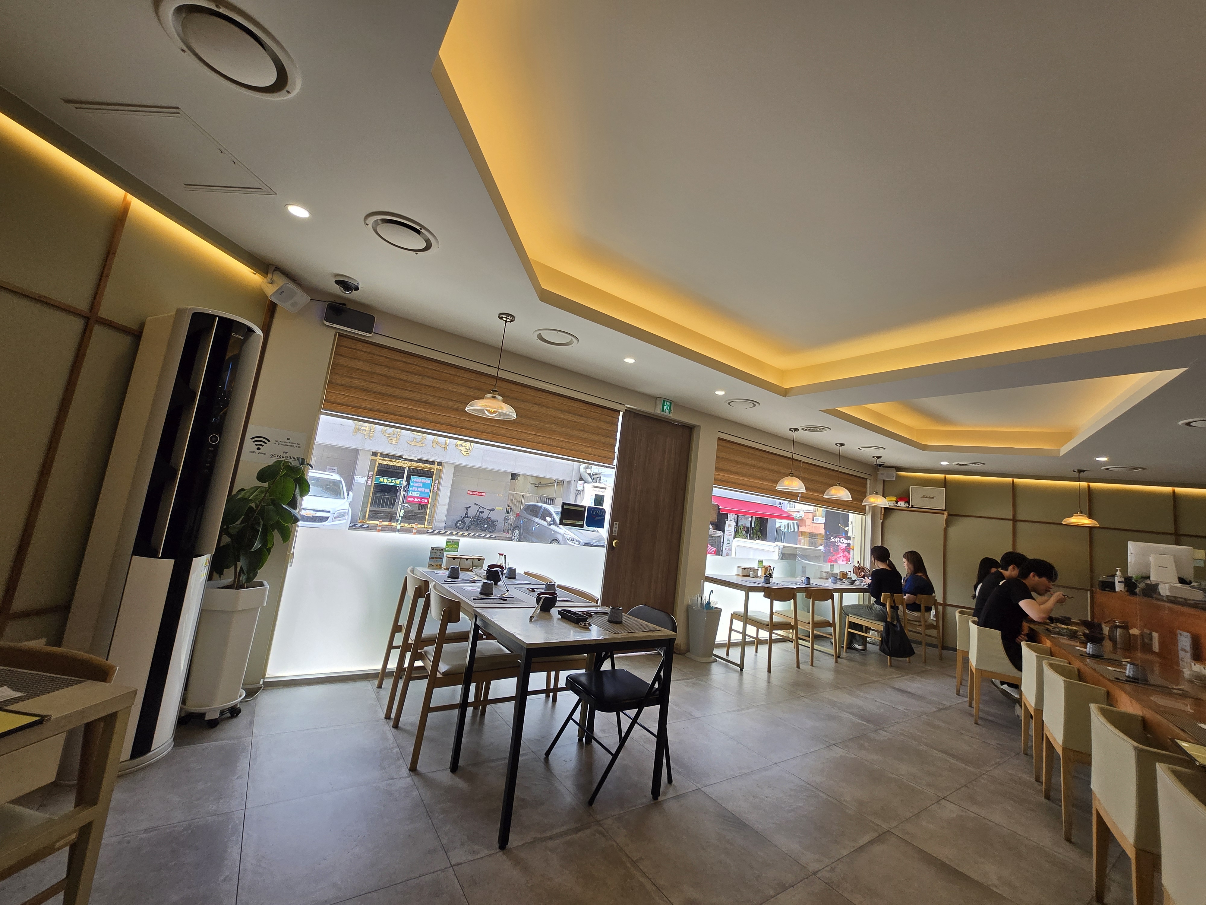 지은초밥 내부 모습