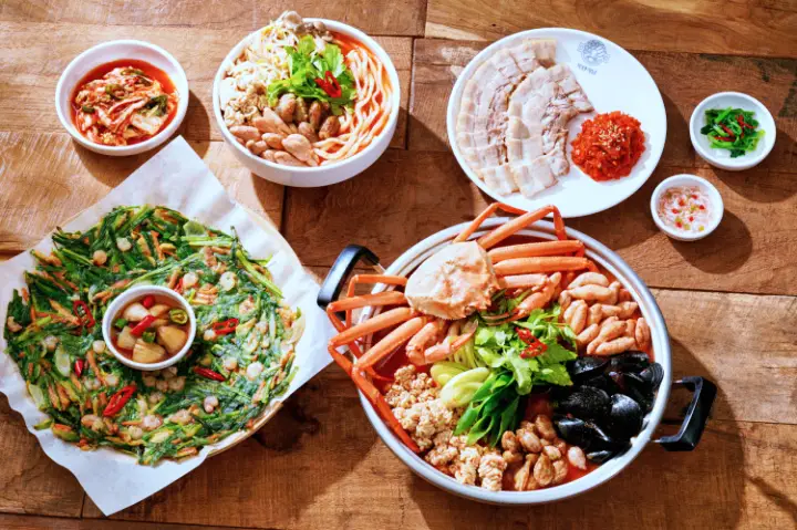 리얼맛집 톡톡 터지는 매력 알품 홍게탕 세상에 하나뿐인 홍게 알탕 맛집 압구정로데오역 강남 맛집