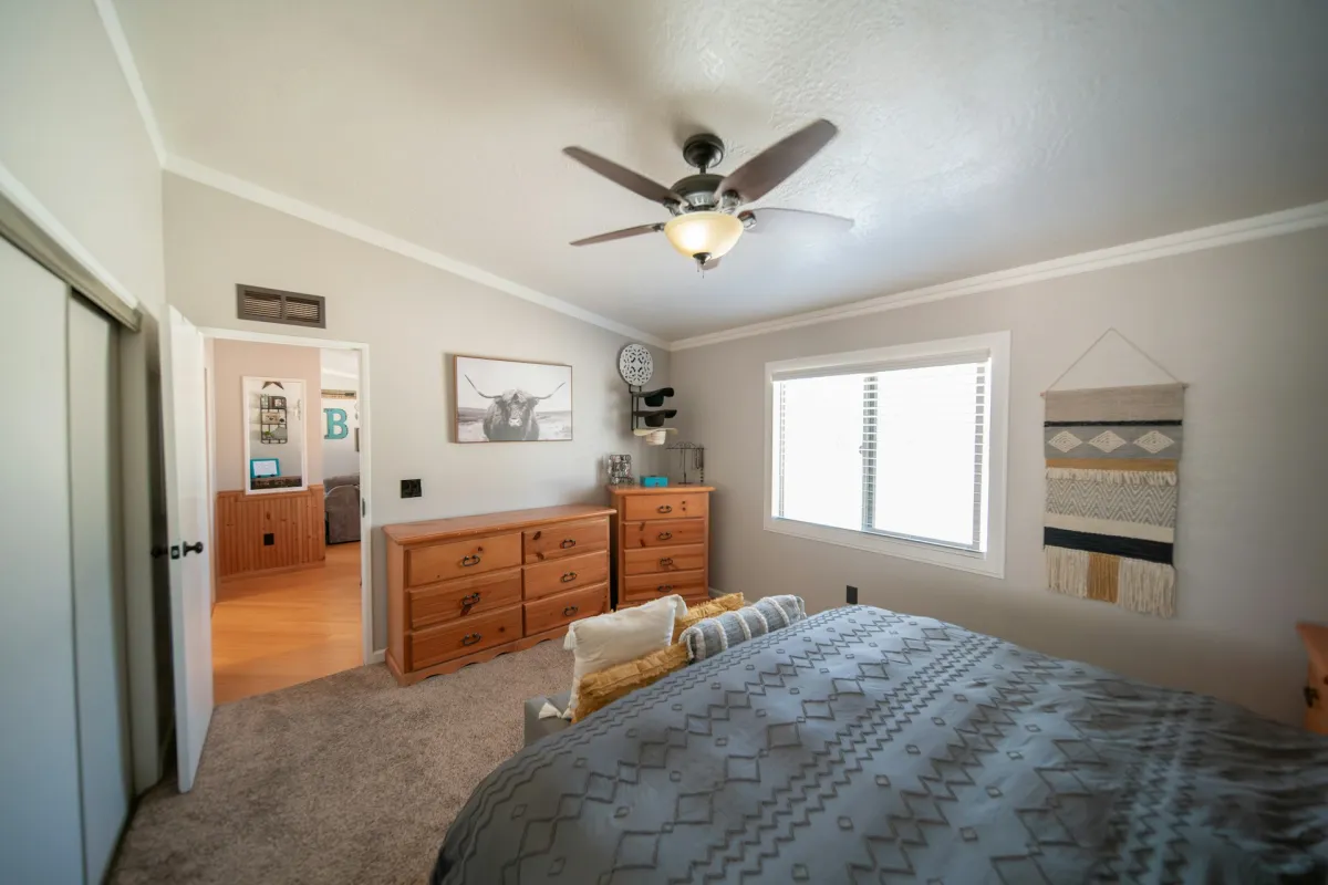 따뜻한-느낌을-주는-방-인테리어