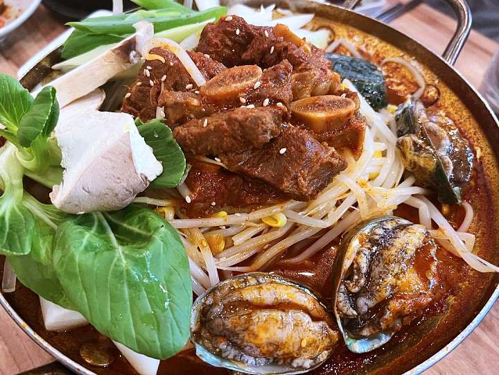 돈쭐내러왔습니다 전복 갈비찜 해신탕 소갈비찜 먹방 조권 60kg 도전 강서구 까치산역 맛집 이영자 2AM 조권 방송 소개