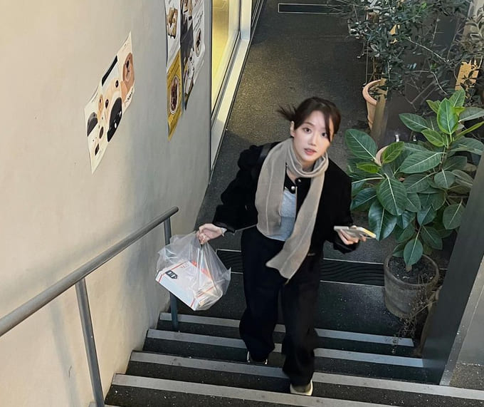이나은 사복