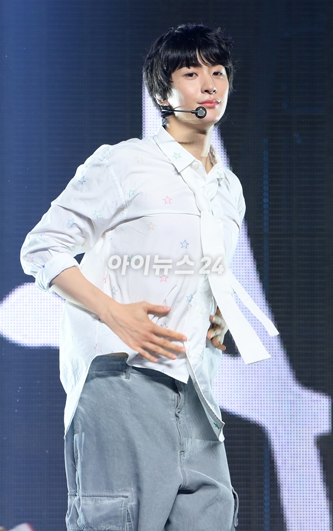 그룹 라이즈(RIIZE) 앤톤이 4일 오후 서울 용산구 한남동 블루스쿼어에서 열린 라이즈 데뷔 앨범 쇼케이스 'RIIZING DAY: RIIZE Press Premiere'에 참석하고 있다. [사진=정소희 기자]