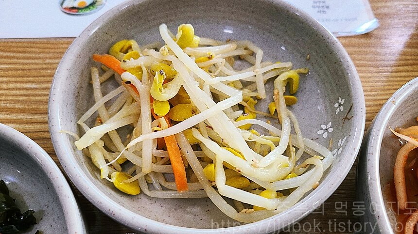 백년옥-밑반찬-콩나물무침