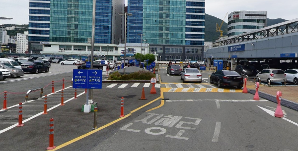 좌 B주차장 우 A주차장