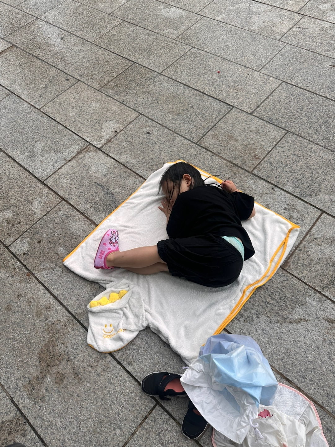 돗자리 하나 펴놓고 놀기 좋았어요