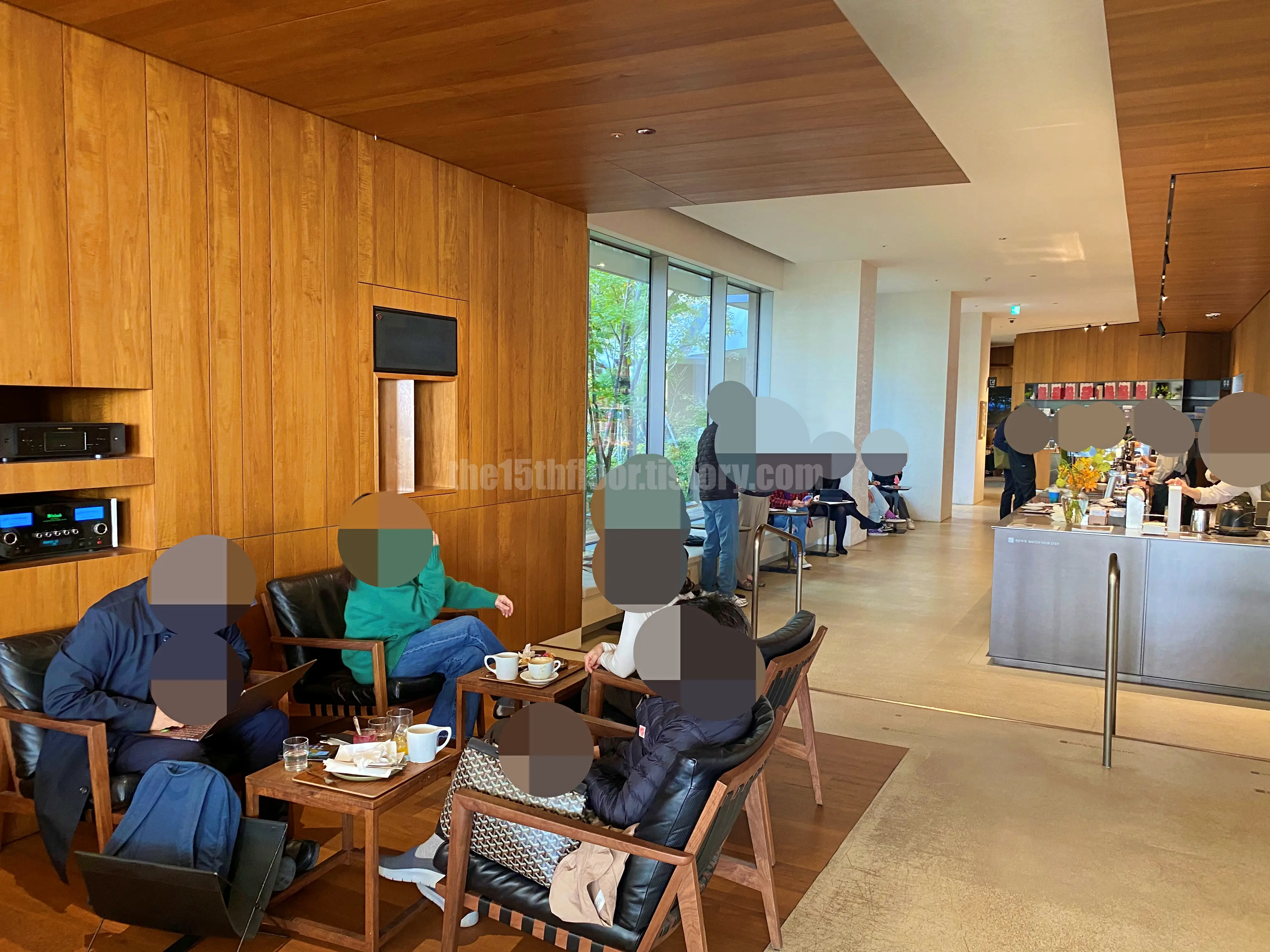 부산 해운대구 &amp;#39;모모스커피&amp;#39; 마린시티점 (내부)